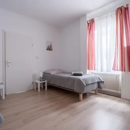 Апартаменты Revliving Octavus 3 Schlafzimmer *